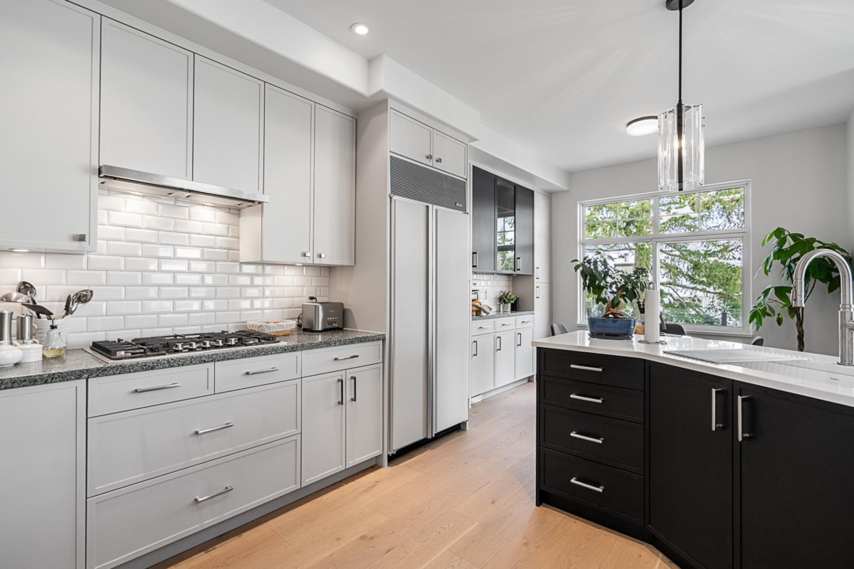Kitchen Photo of 10 5130 Ashfeild Road, West Vancouver, BC