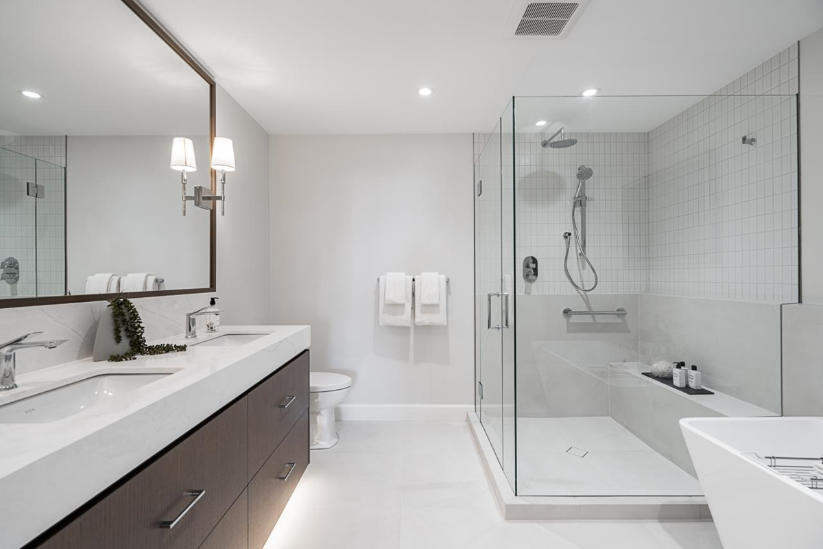 Primary Bathroom Photo of 10 5130 Ashfeild Road, West Vancouver, BC