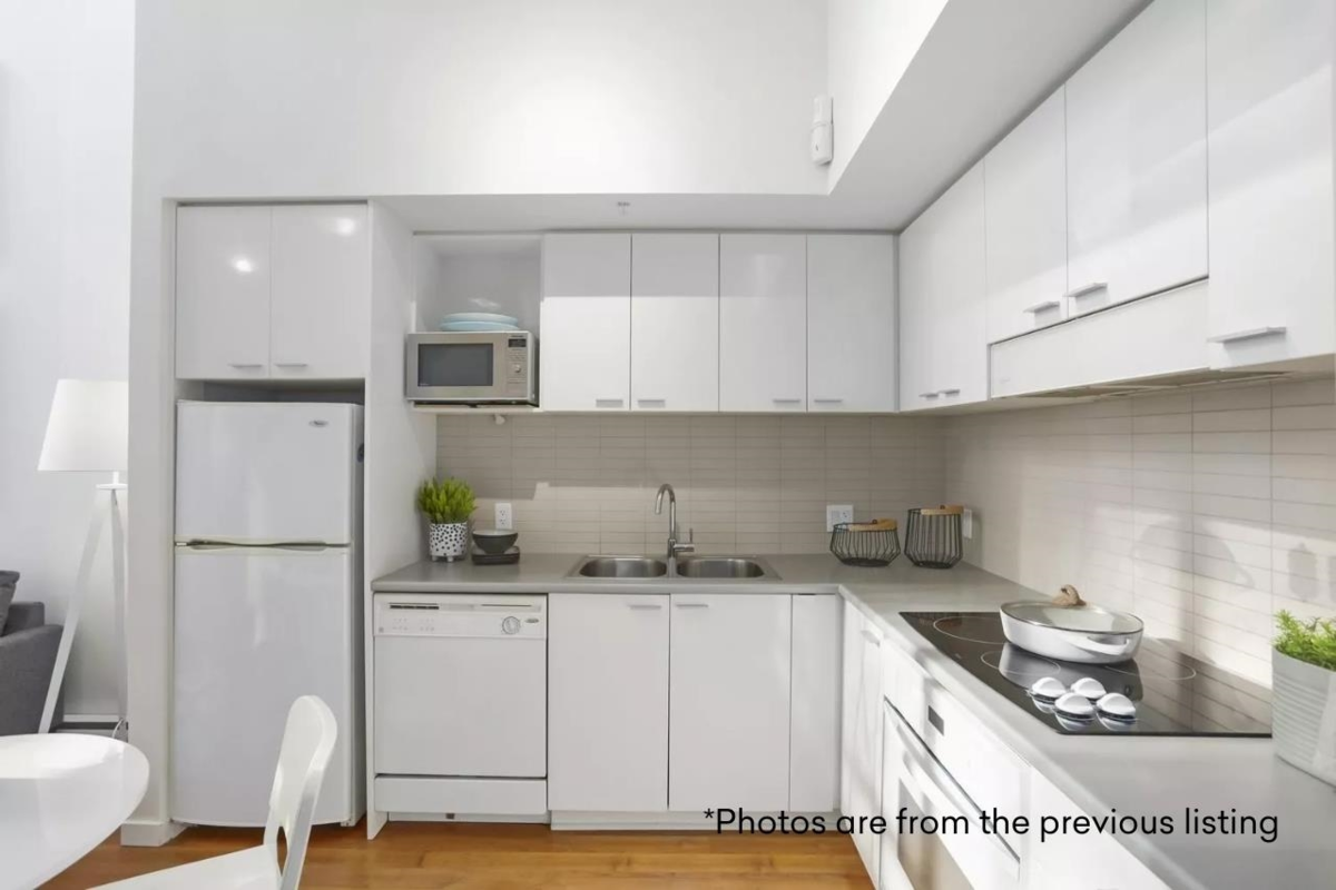 Living Room Photo of 112 Dunsmuir Street, Vancouver, BC