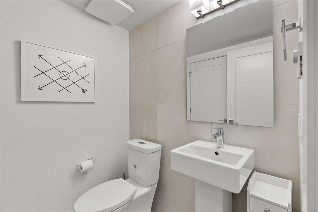 Entry Foyer Photo of 63 9718 161a Street, Surrey, BC