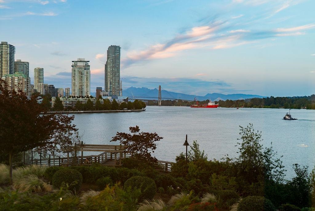 Family Room Photo of 305 210 Salter Street, New Westminster, BC