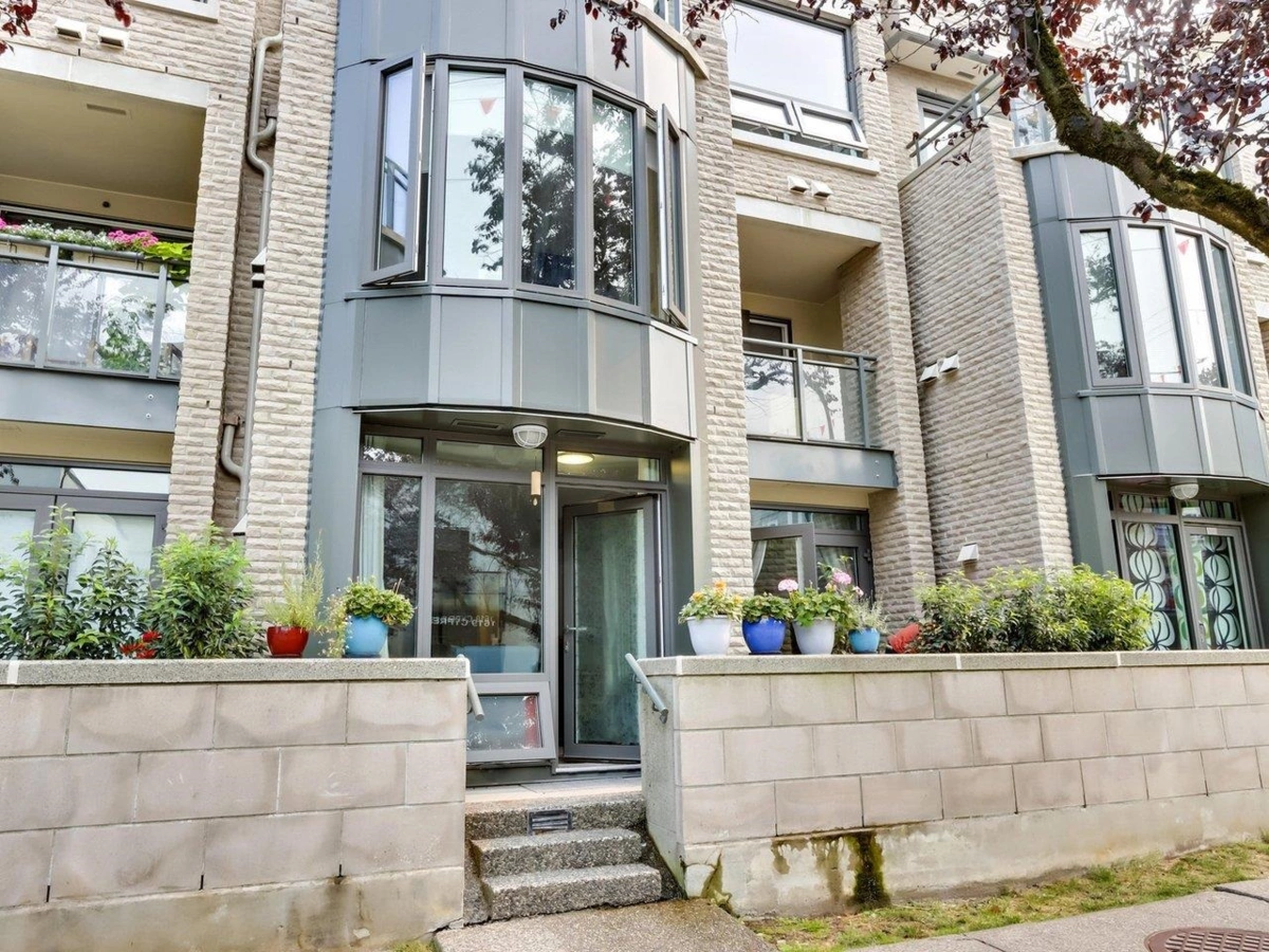 Exterior Front Photo of 1628 Cypress Street, Vancouver, BC