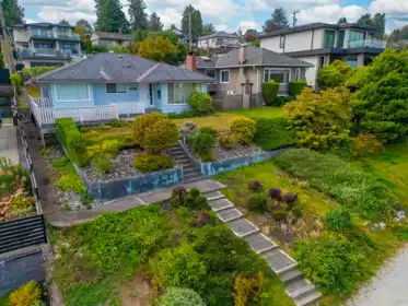 Hot Tub / Spa Photo of 4066 Yale Street, Burnaby, BC