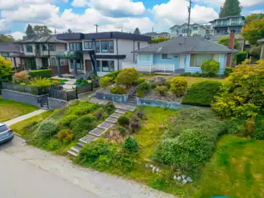 Swimming Pool Photo of 4066 Yale Street, Burnaby, BC