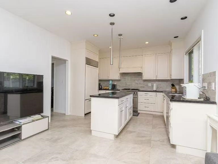 Family Room Photo of 1361 Inglewood Avenue, West Vancouver, BC