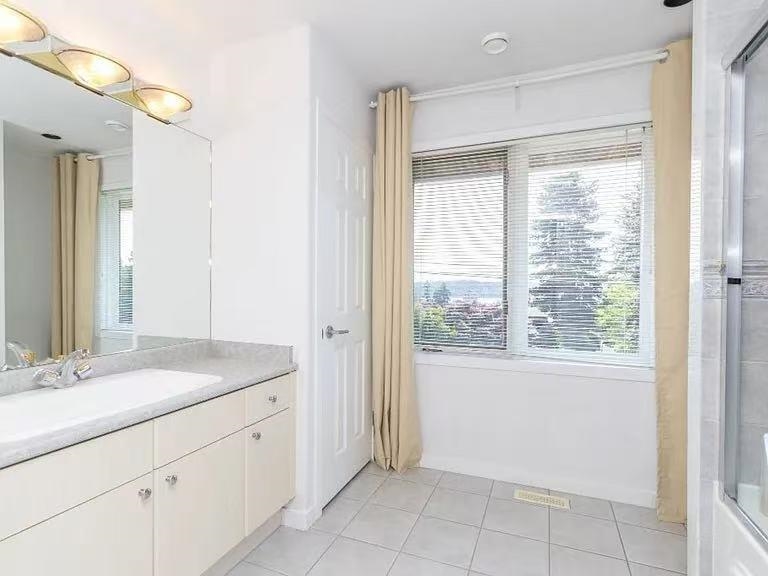 Guest Bathroom Photo of 1361 Inglewood Avenue, West Vancouver, BC