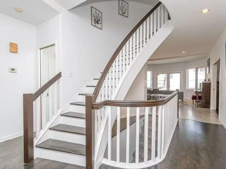 Kitchen Island Photo of 1361 Inglewood Avenue, West Vancouver, BC