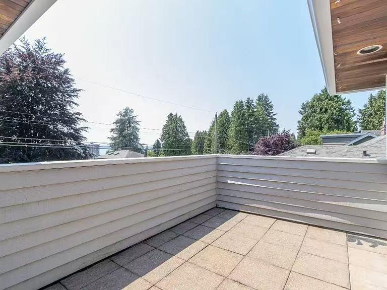 Kitchen Photo of 1361 Inglewood Avenue, West Vancouver, BC