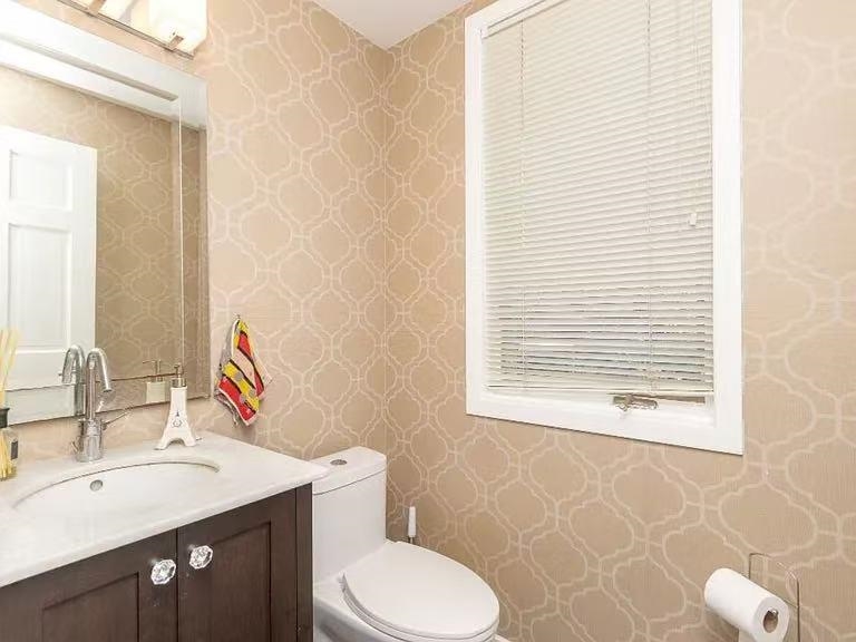 Powder Room Photo of 1361 Inglewood Avenue, West Vancouver, BC