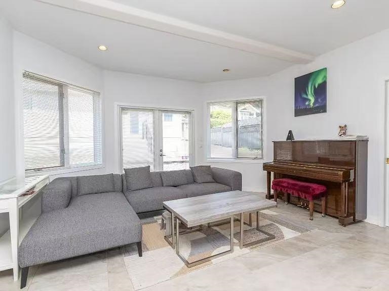 Primary Bathroom Photo of 1361 Inglewood Avenue, West Vancouver, BC