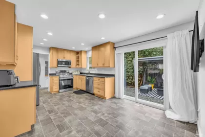 Kitchen Island Photo of 22938 Fuller Avenue, Maple Ridge, BC