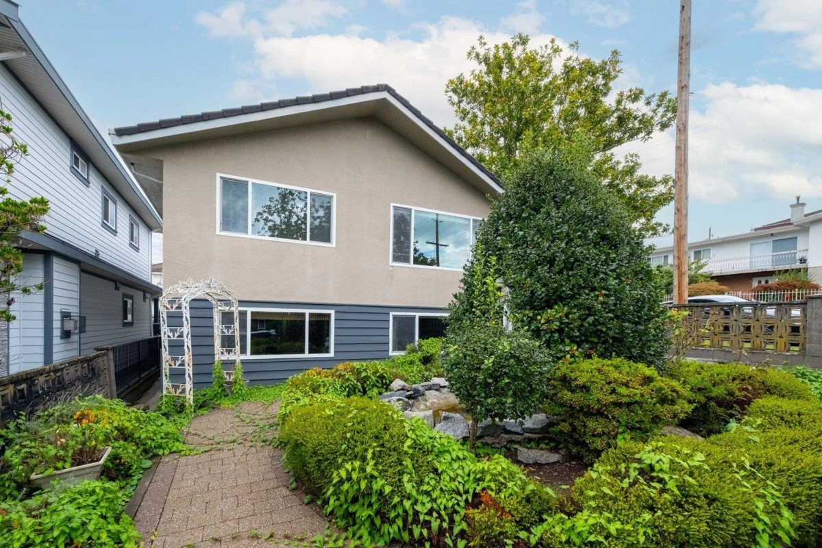 Backyard Photo of 775 Esmond Avenue, Burnaby, BC