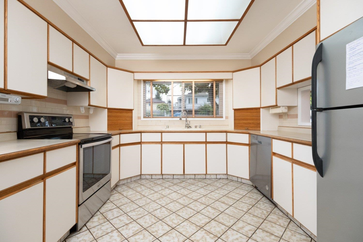 Dining Area Photo of 775 Esmond Avenue, Burnaby, BC