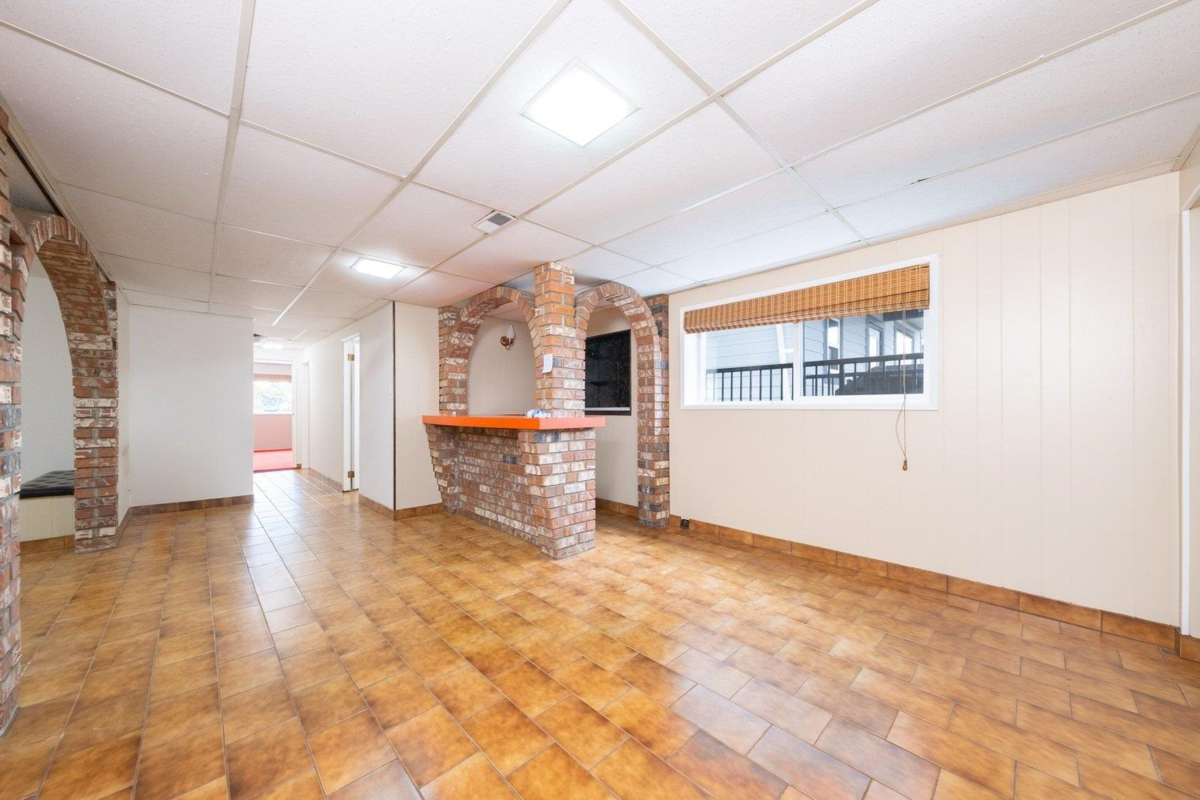 Entry Foyer Photo of 775 Esmond Avenue, Burnaby, BC