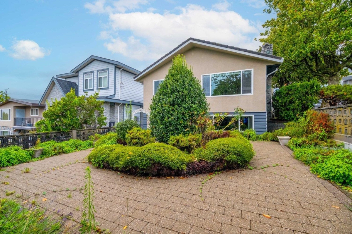 Front Yard Photo of 775 Esmond Avenue, Burnaby, BC