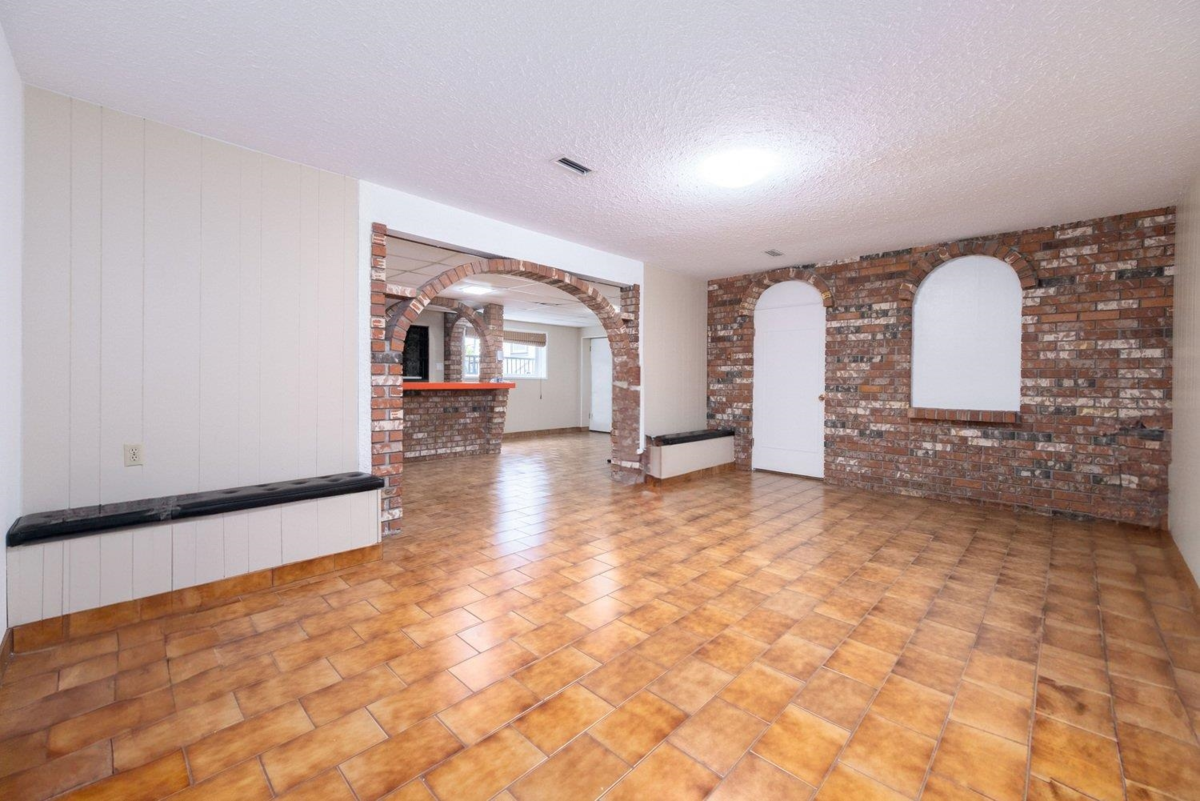 Hallway Photo of 775 Esmond Avenue, Burnaby, BC