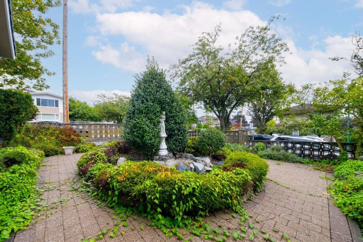 Outdoor Deck Photo of 775 Esmond Avenue, Burnaby, BC