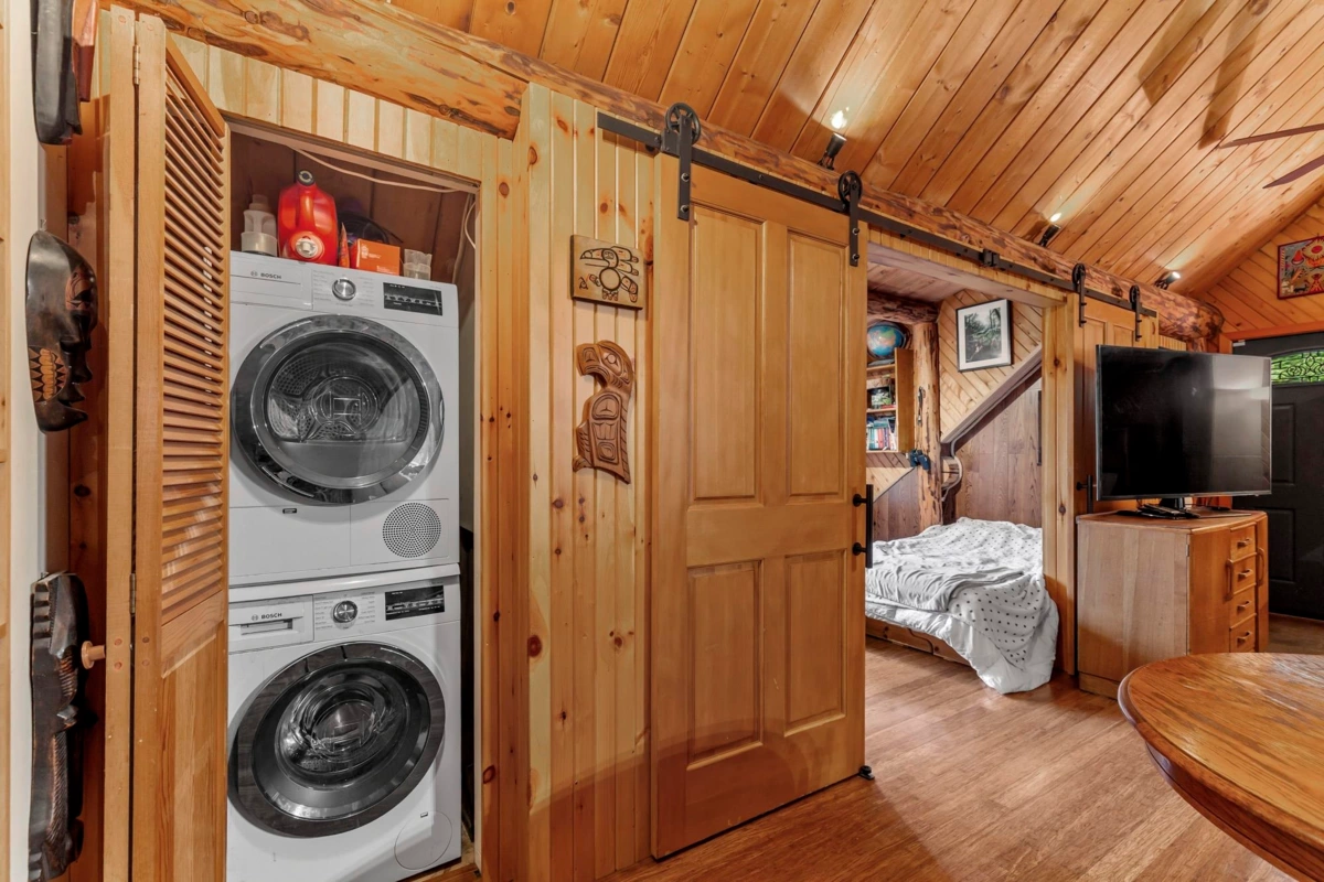 Basement Recreation Room Photo of 10588 Shaw Street, Mission, BC