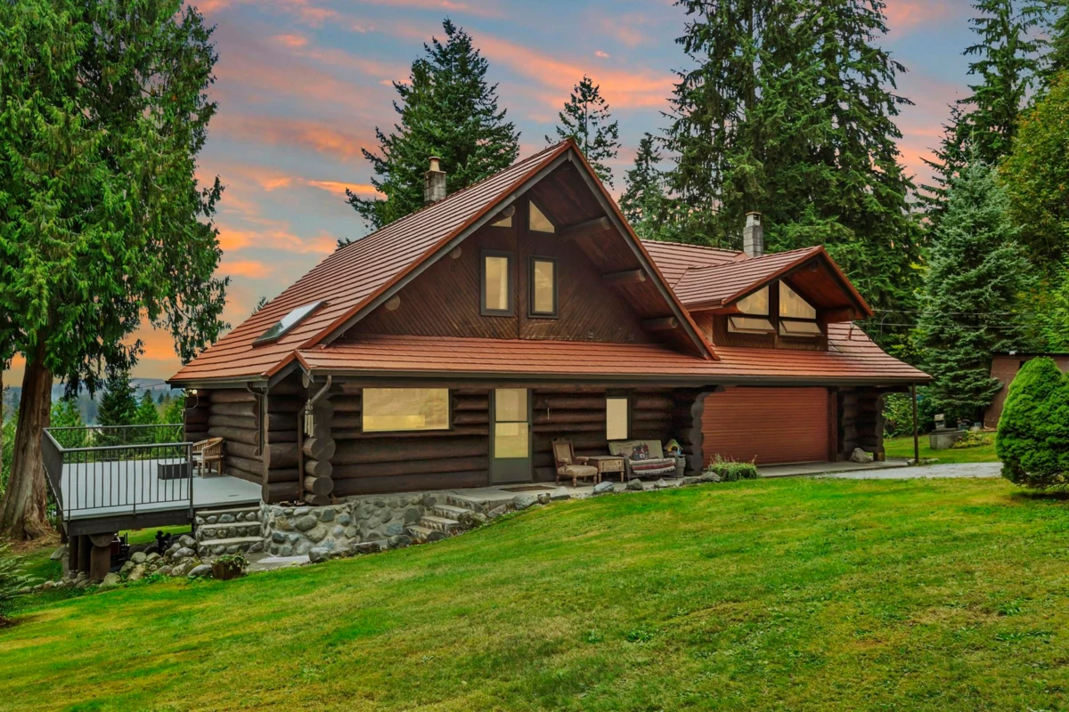 Exterior Front Photo of 10588 Shaw Street, Mission, BC