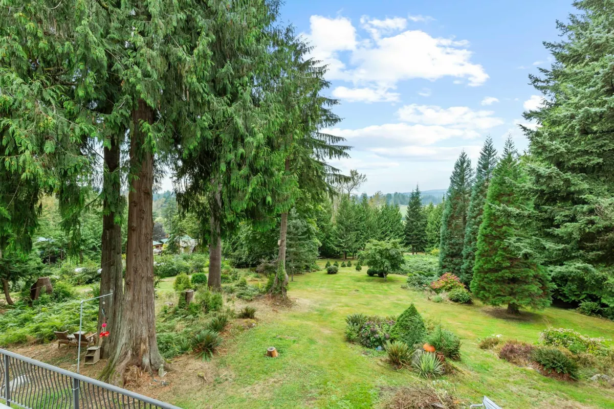 Hot Tub / Spa Photo of 10588 Shaw Street, Mission, BC