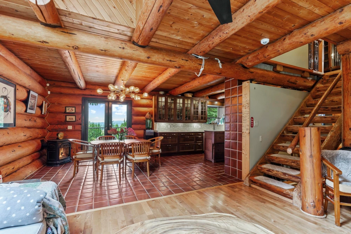 Kitchen Island Photo of 10588 Shaw Street, Mission, BC
