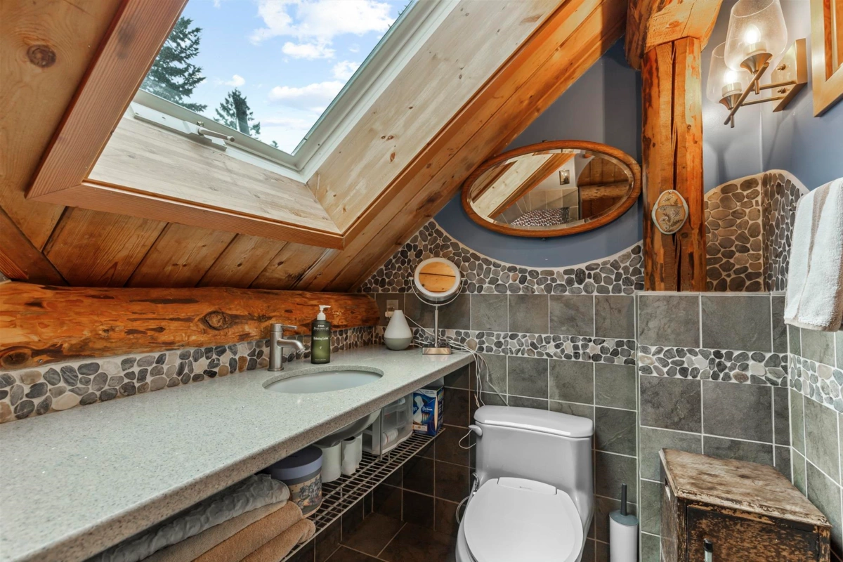 Powder Room Photo of 10588 Shaw Street, Mission, BC