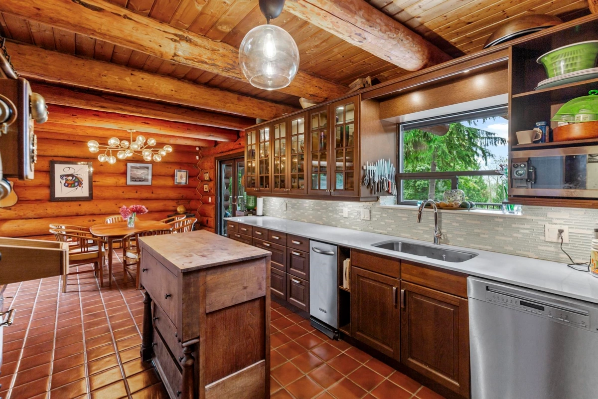 Primary Bathroom Photo of 10588 Shaw Street, Mission, BC