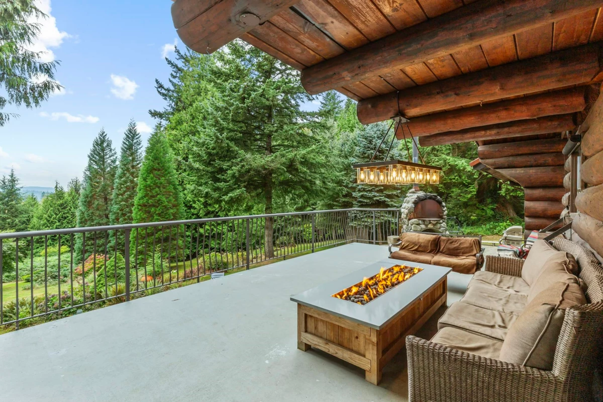 Swimming Pool Photo of 10588 Shaw Street, Mission, BC