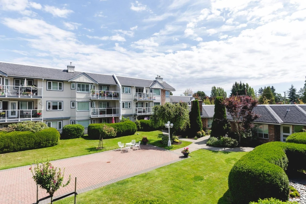 Backyard Photo of 210 13959 16 Avenue, Surrey, BC