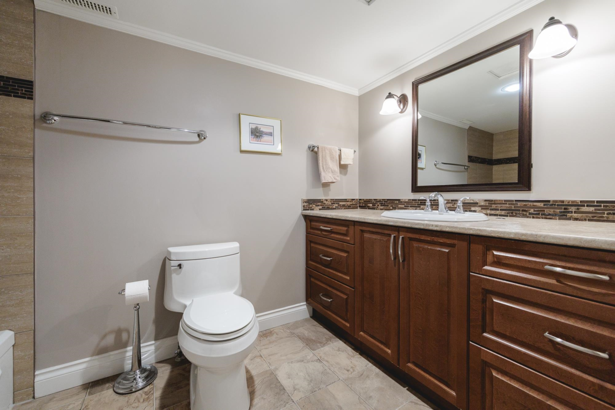 Entry Foyer Photo of 210 13959 16 Avenue, Surrey, BC
