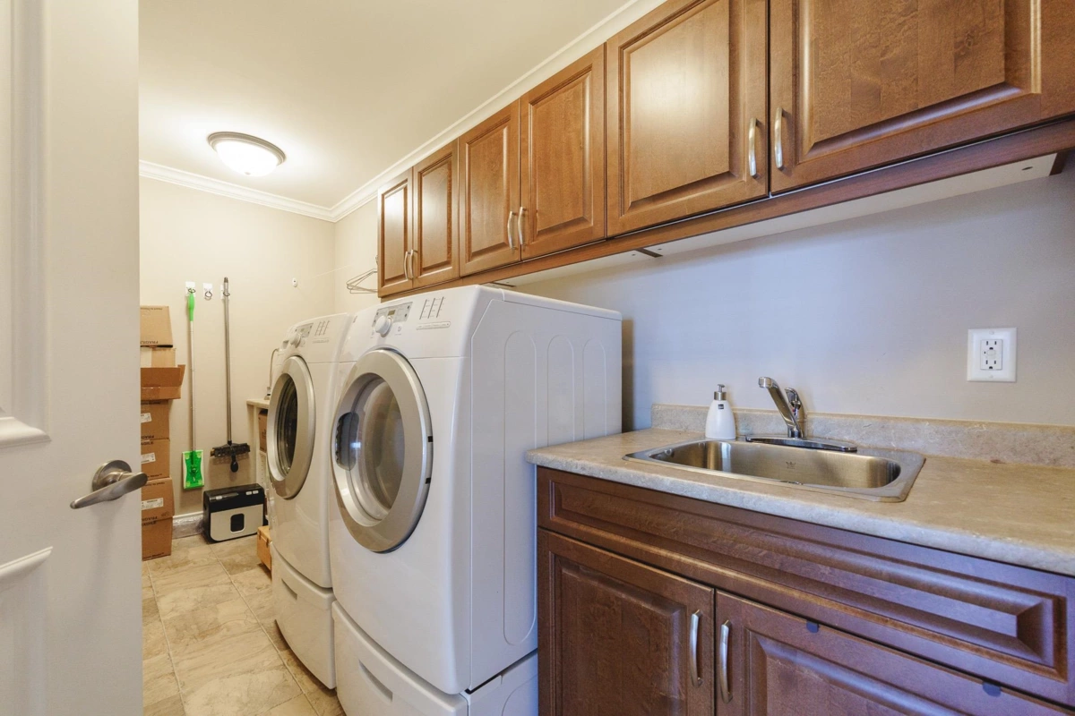 Front Yard Photo of 210 13959 16 Avenue, Surrey, BC