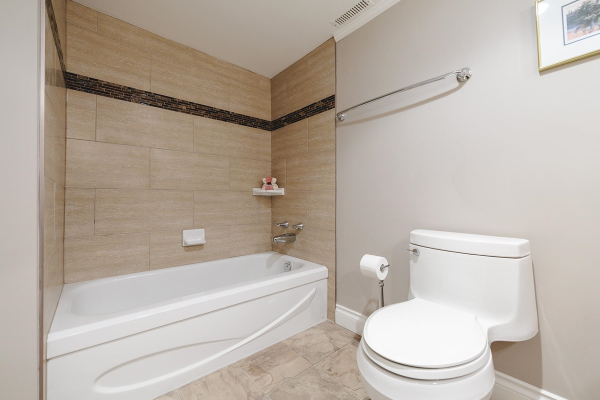 Hallway Photo of 210 13959 16 Avenue, Surrey, BC