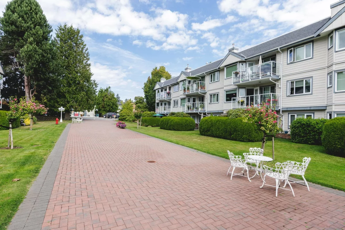 Hot Tub / Spa Photo of 210 13959 16 Avenue, Surrey, BC