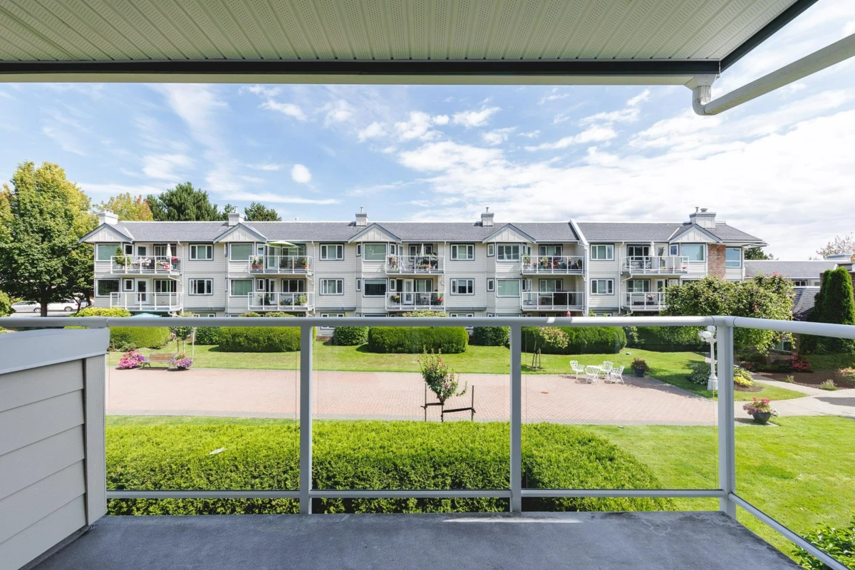 Staircase Photo of 210 13959 16 Avenue, Surrey, BC