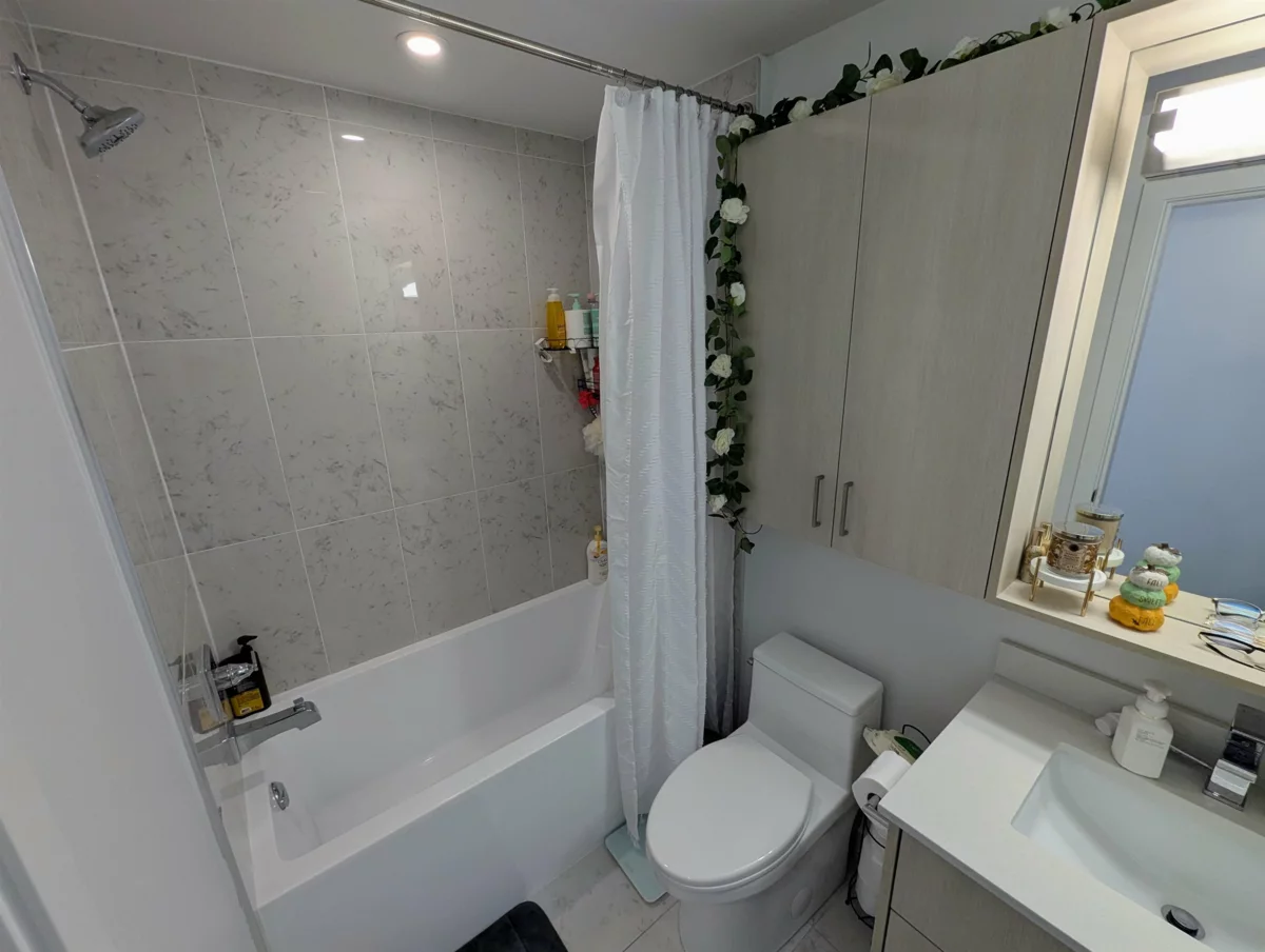 Kitchen Island Photo of E504 13858 108 Avenue, Surrey, BC