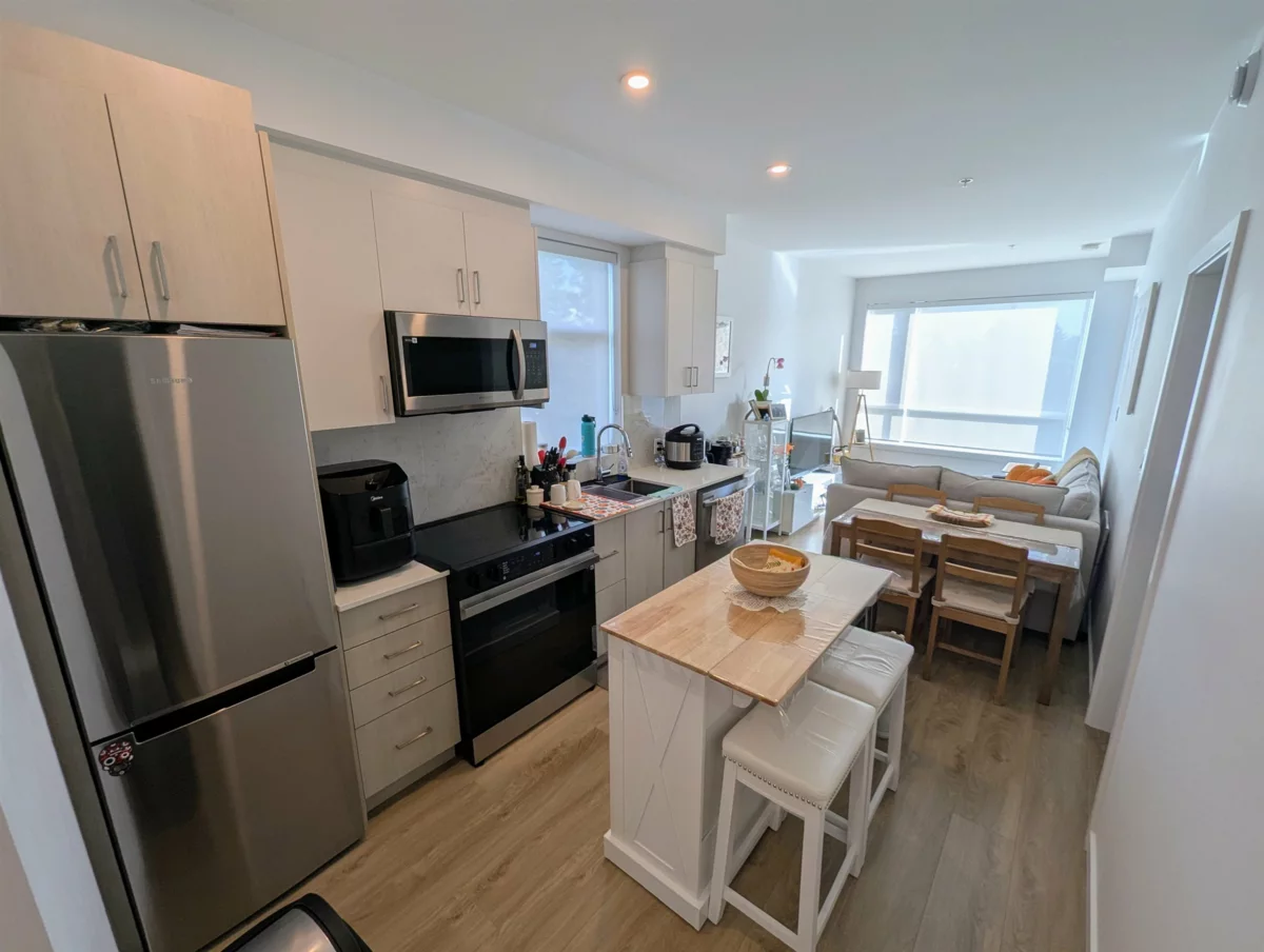 Living Room Photo of E504 13858 108 Avenue, Surrey, BC