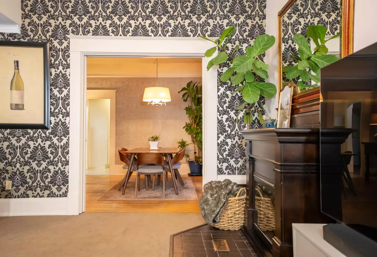 Breakfast Nook Photo of 124 Sixth Avenue, New Westminster, BC