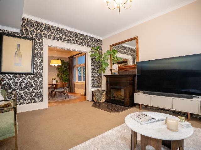 Dining Area Photo of 124 Sixth Avenue, New Westminster, BC