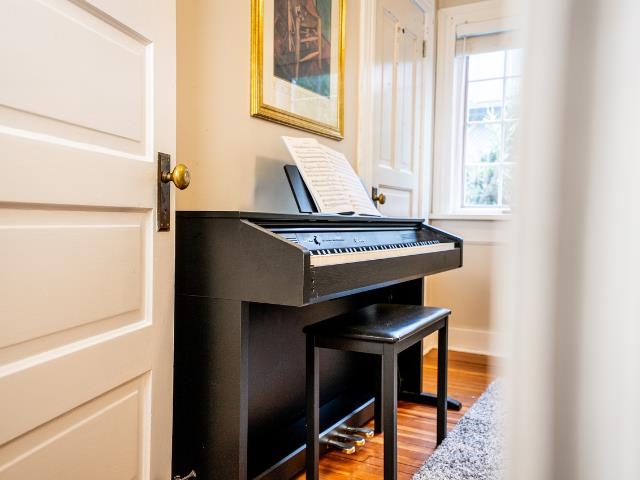 Entry Foyer Photo of 124 Sixth Avenue, New Westminster, BC