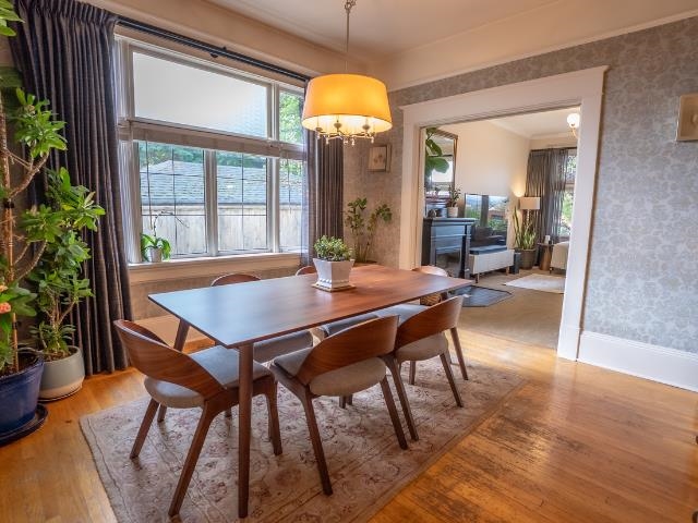 Primary Bathroom Photo of 124 Sixth Avenue, New Westminster, BC