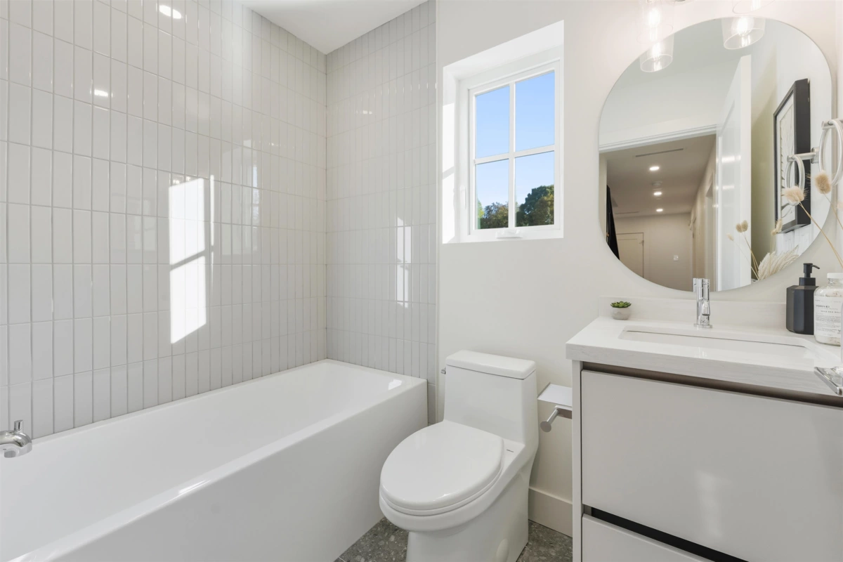 Hallway Photo of 1761 W 16th Avenue, Vancouver, BC