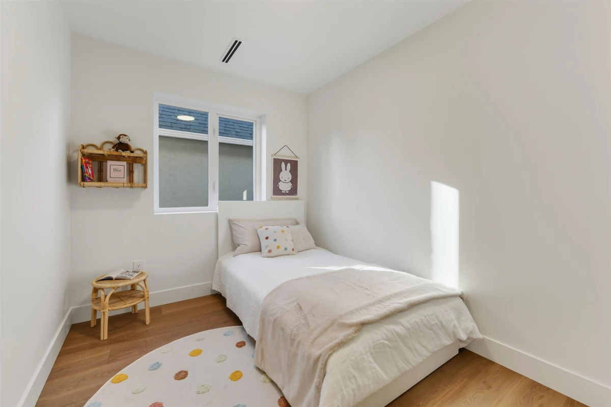 Laundry Room Photo of 1761 W 16th Avenue, Vancouver, BC