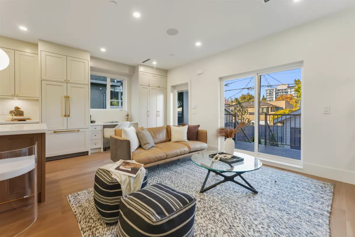 Primary Bathroom Photo of 1761 W 16th Avenue, Vancouver, BC