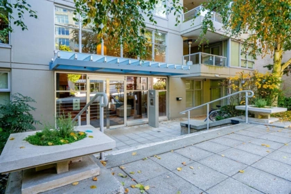 301 9262 University Crescent, Burnaby, BC, Burnaby — Apartment/Condo for sale