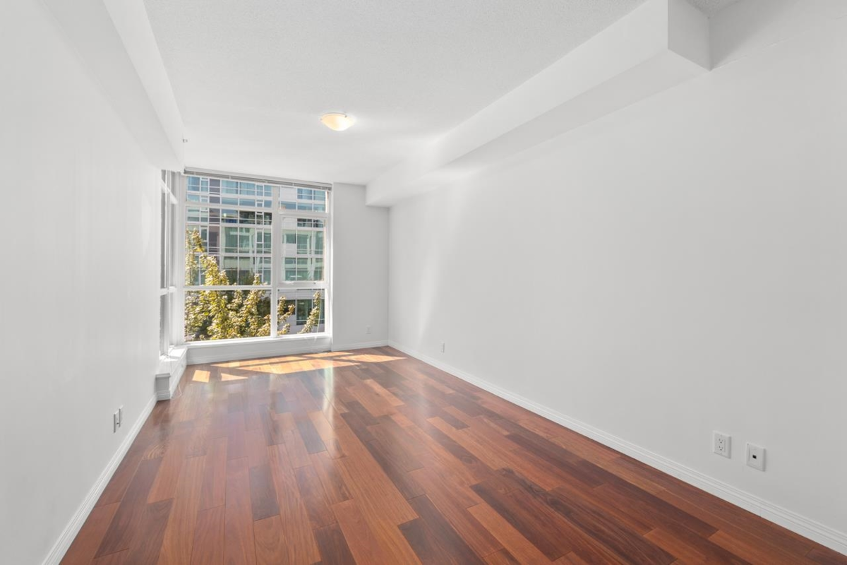 Garden / Landscaping Photo of 307 100 E Esplanade Avenue, North Vancouver, BC