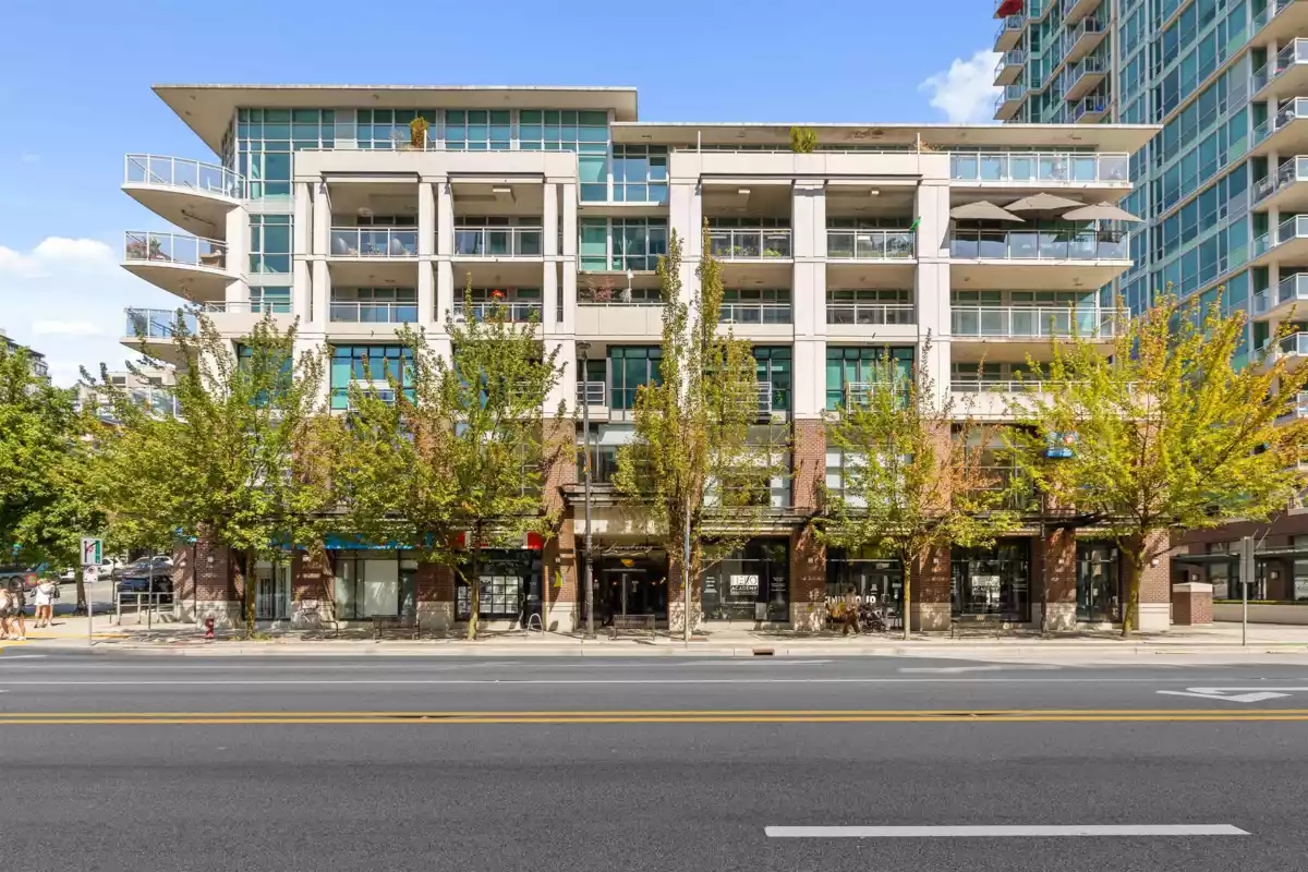 Outdoor Kitchen Photo of 307 100 E Esplanade Avenue, North Vancouver, BC