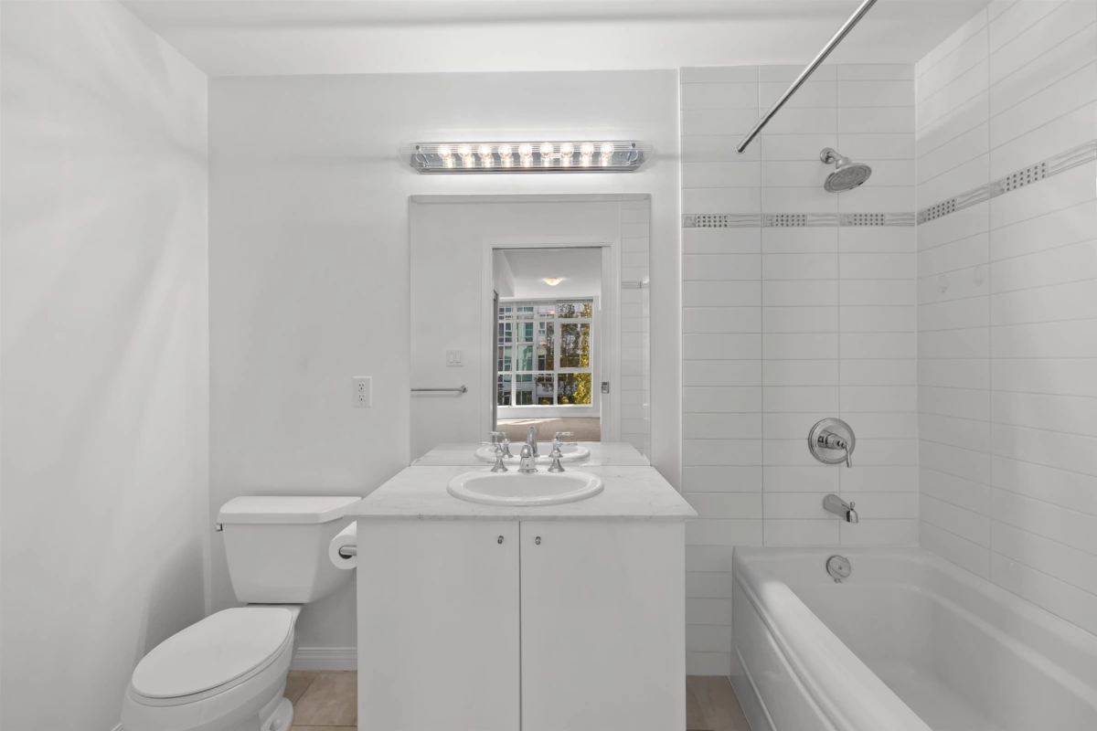 Primary Bedroom Photo of 307 100 E Esplanade Avenue, North Vancouver, BC