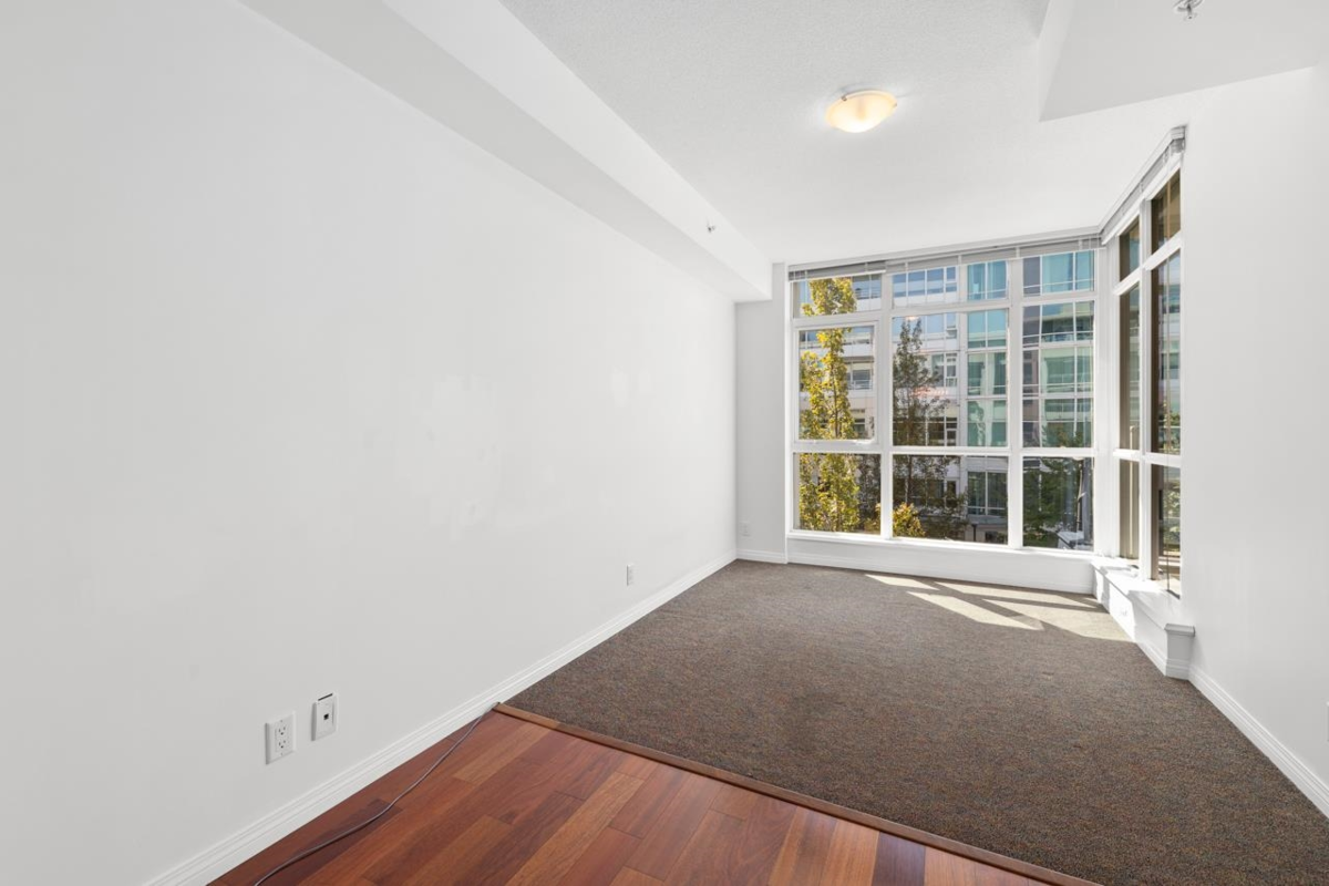 Swimming Pool Photo of 307 100 E Esplanade Avenue, North Vancouver, BC