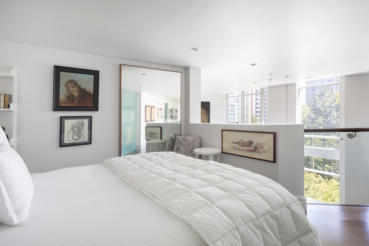 Entry Foyer Photo of 401 988 Richards Street, Vancouver, BC