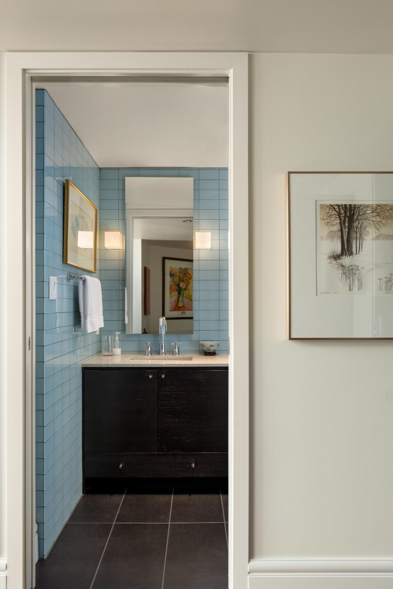 Guest Bathroom Photo of 401 988 Richards Street, Vancouver, BC